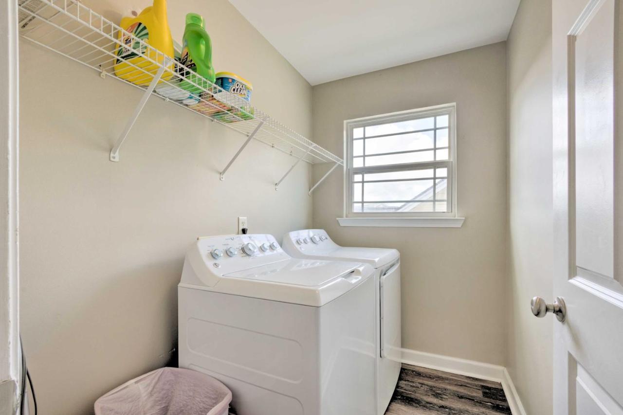 Spacious Pooler Home With Family-Friendly Perks サバンナ エクステリア 写真