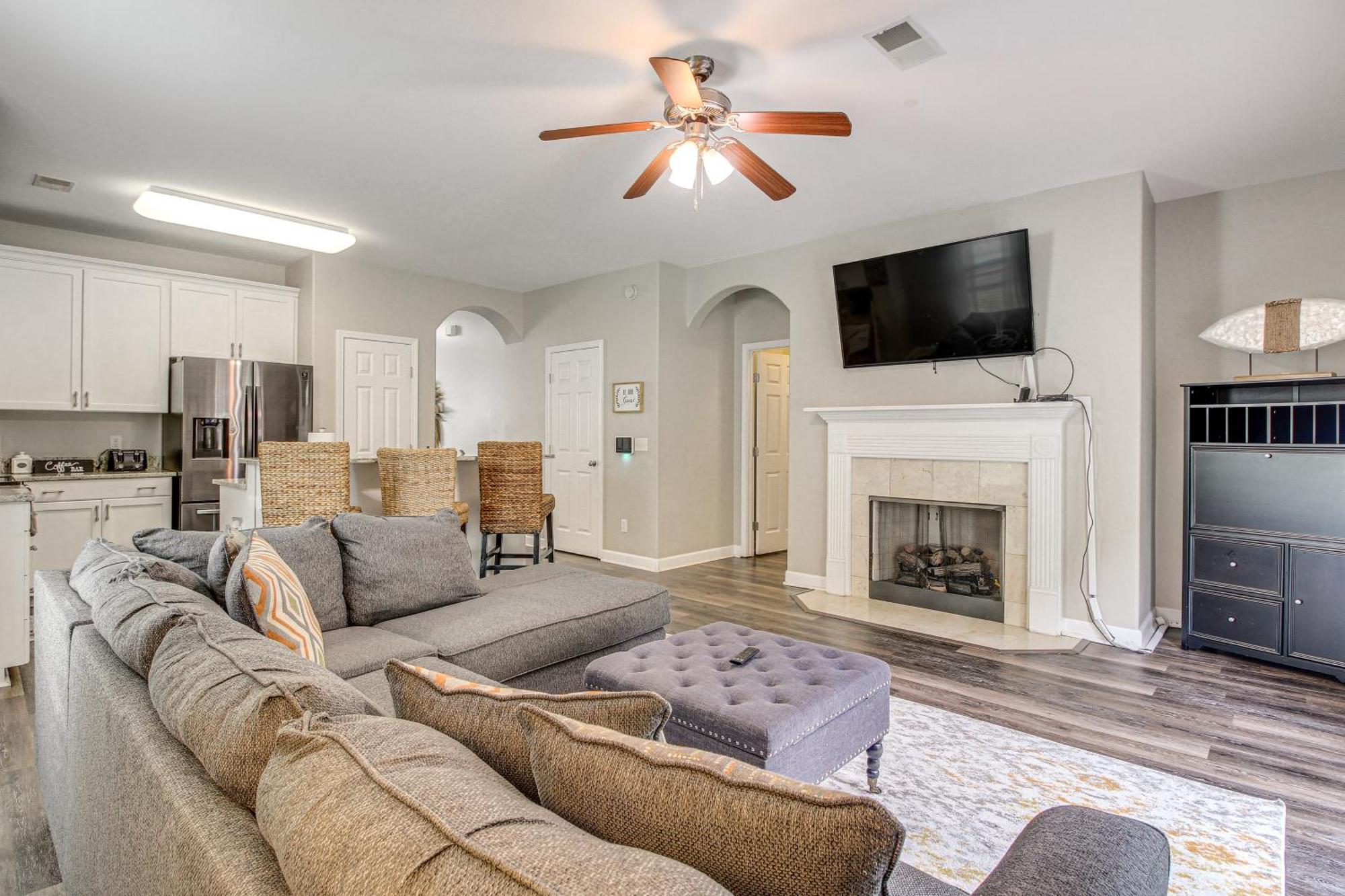 Spacious Pooler Home With Family-Friendly Perks サバンナ エクステリア 写真